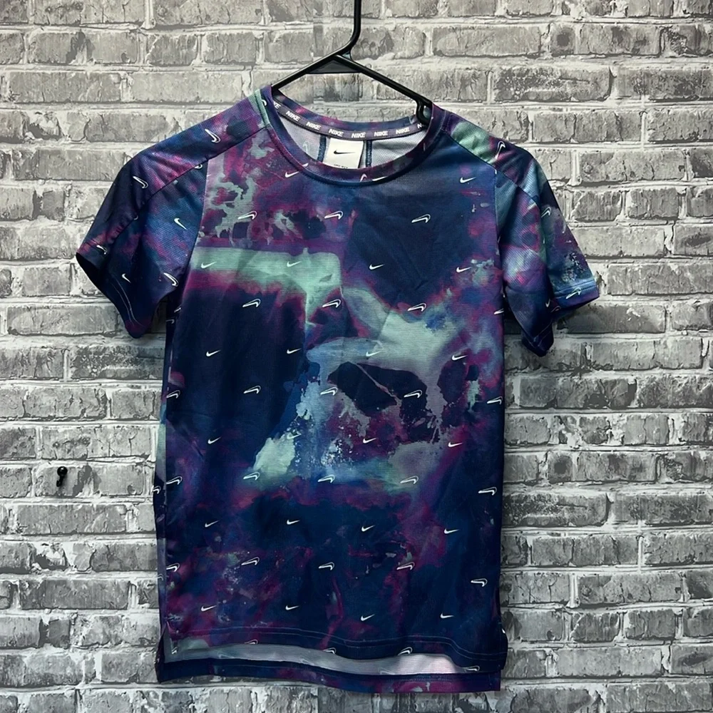 Boy’s‎ Nike T-shirt